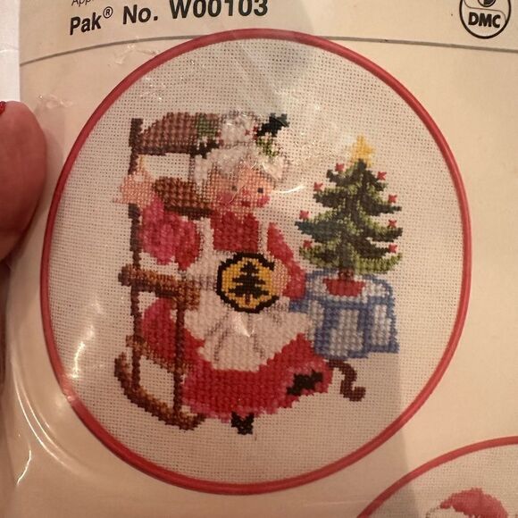 Bernat Vintage Counted Cross Stitch Kit Wee Hours Santa Christmas Craft DIY - Picture 3 of 6